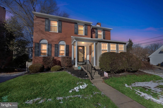 view of front of home featuring a yard