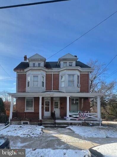 view of front facade featuring covered porch