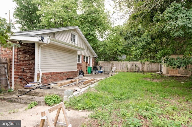 view of yard with a patio