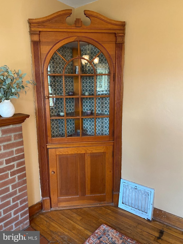 details with wood finished floors and visible vents