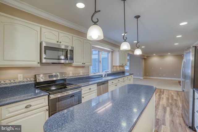 kitchen featuring appliances with stainless steel finishes, decorative light fixtures, sink, ornamental molding, and light wood-type flooring