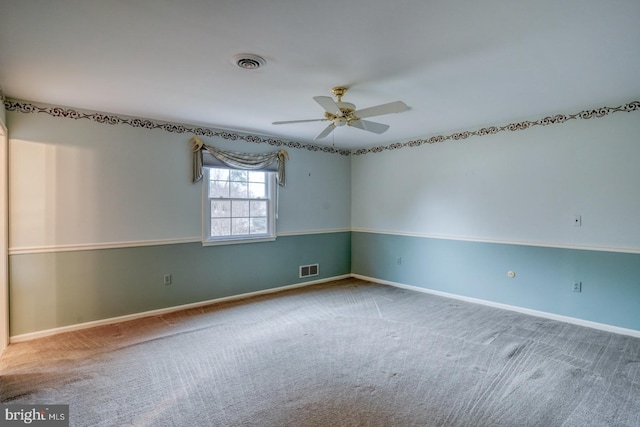 unfurnished room featuring ceiling fan and carpet flooring