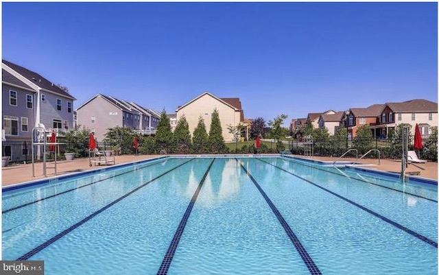 view of swimming pool