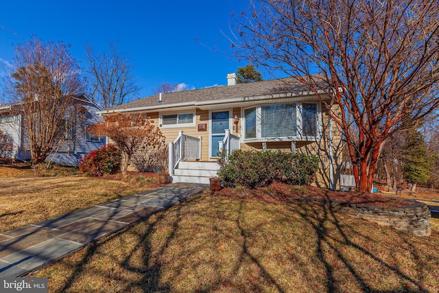 view of front of home with a front lawn