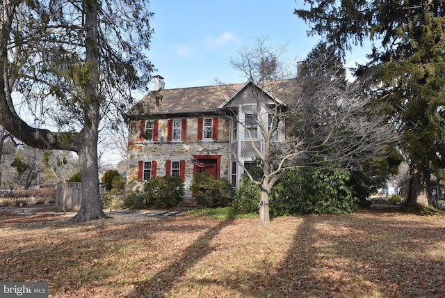 exterior space featuring a front yard