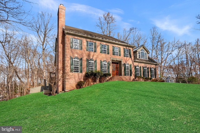 colonial home with a front yard