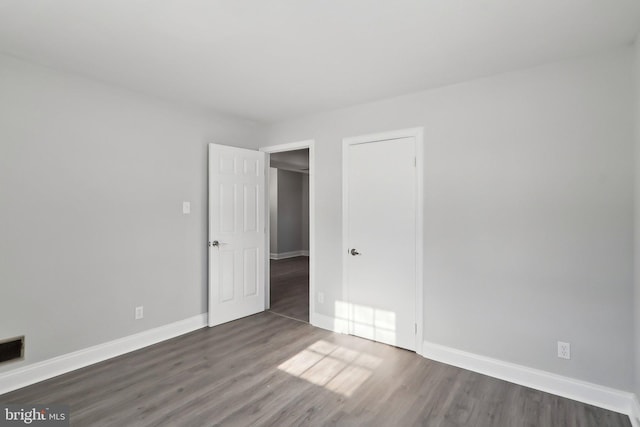 unfurnished room with dark hardwood / wood-style floors