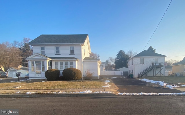 view of front of home with a front lawn