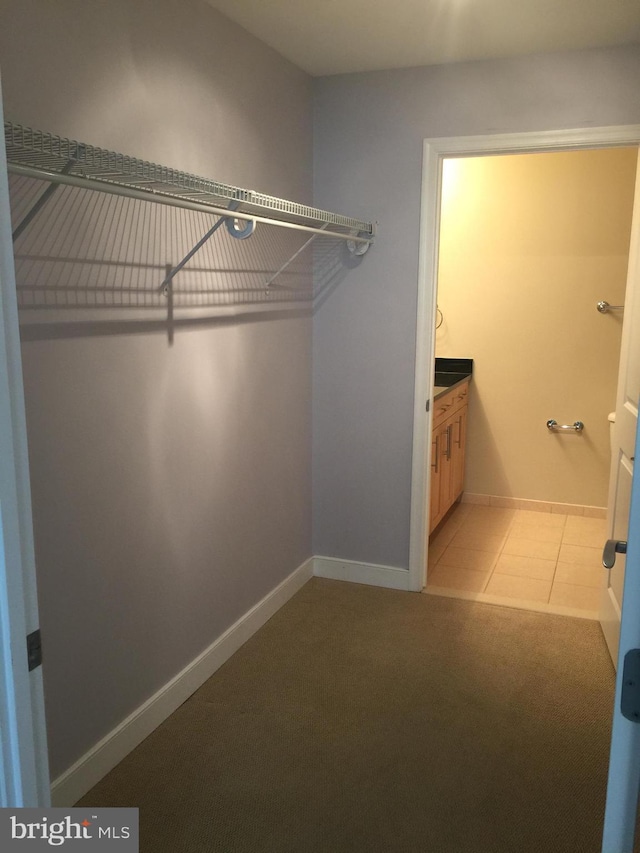 walk in closet featuring light tile patterned flooring