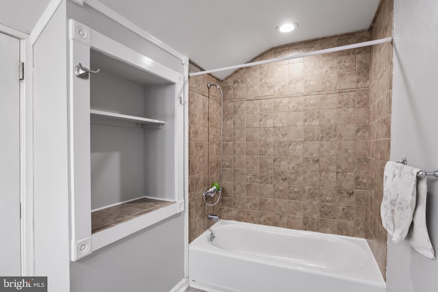 bathroom featuring tiled shower / bath combo