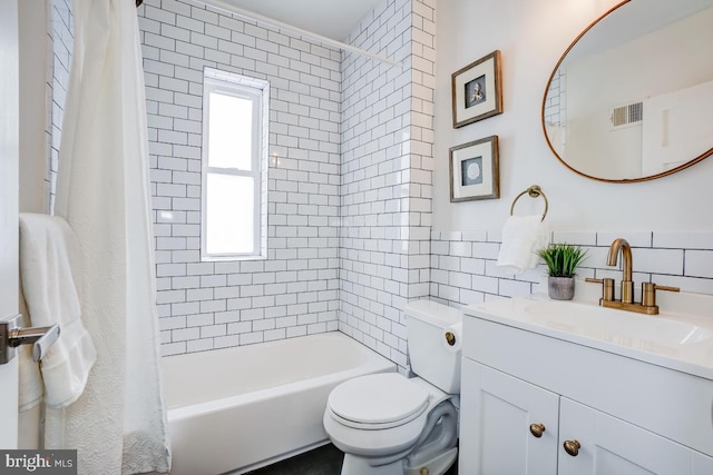 full bathroom featuring vanity, a wealth of natural light, toilet, and shower / tub combo with curtain