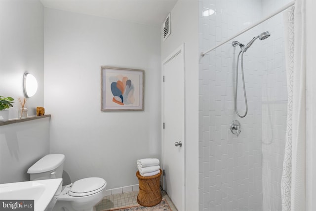 bathroom with a shower with shower curtain and toilet