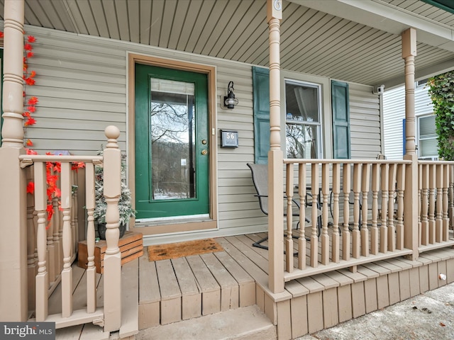 property entrance featuring covered porch