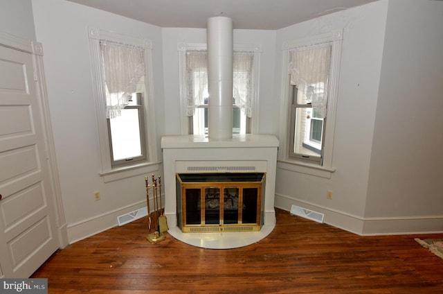 room details featuring hardwood / wood-style flooring