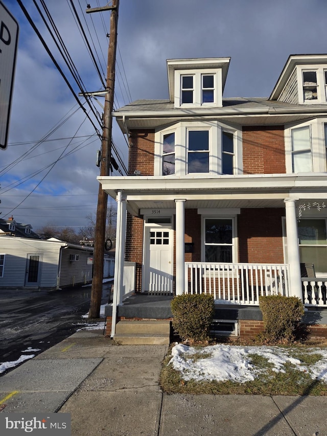 view of front of property featuring a porch