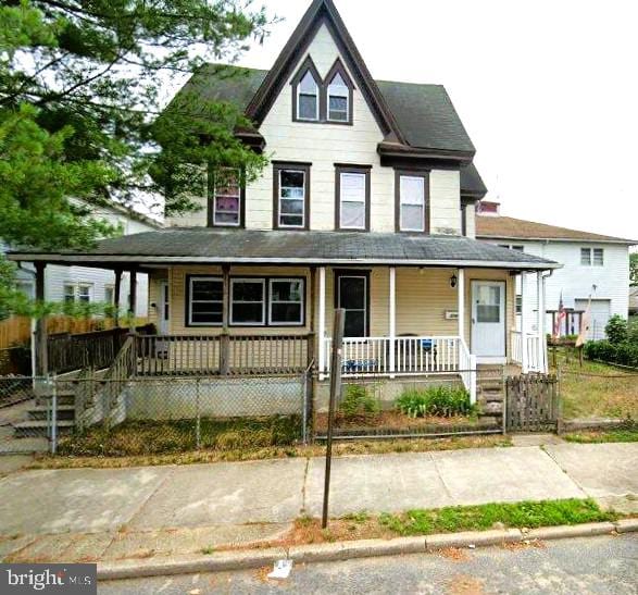 view of front of home featuring a porch