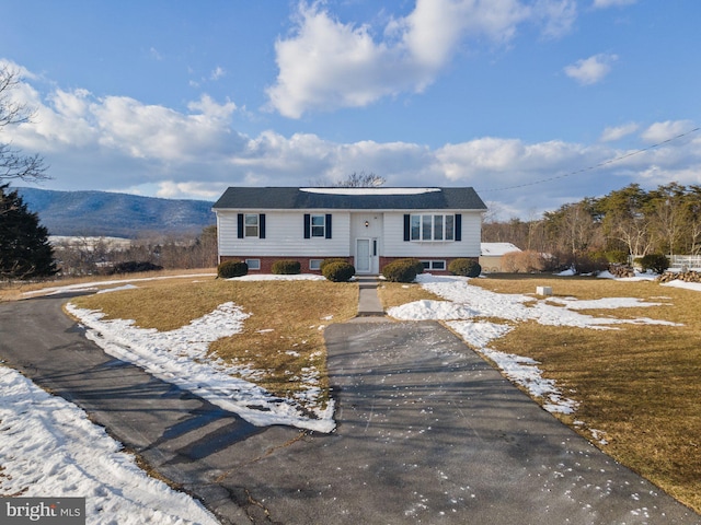 bi-level home with a mountain view