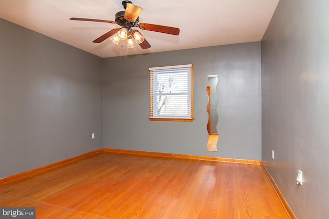 unfurnished room featuring wood-type flooring and ceiling fan