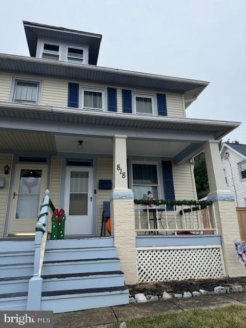 view of front of house featuring covered porch