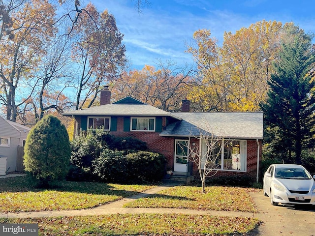 tri-level home with a front lawn