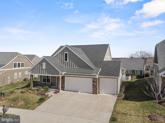 view of front of property featuring a front lawn