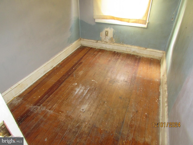 room details featuring hardwood / wood-style floors