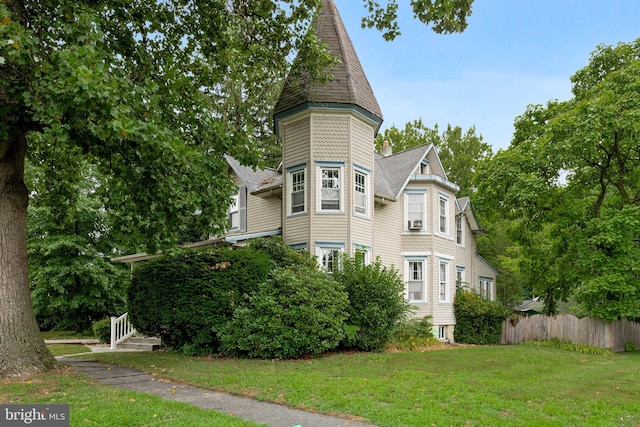 view of side of property featuring a yard