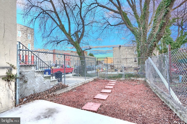 view of yard at dusk