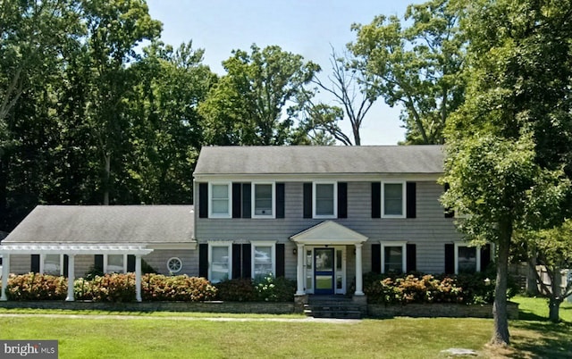 colonial home with a front yard