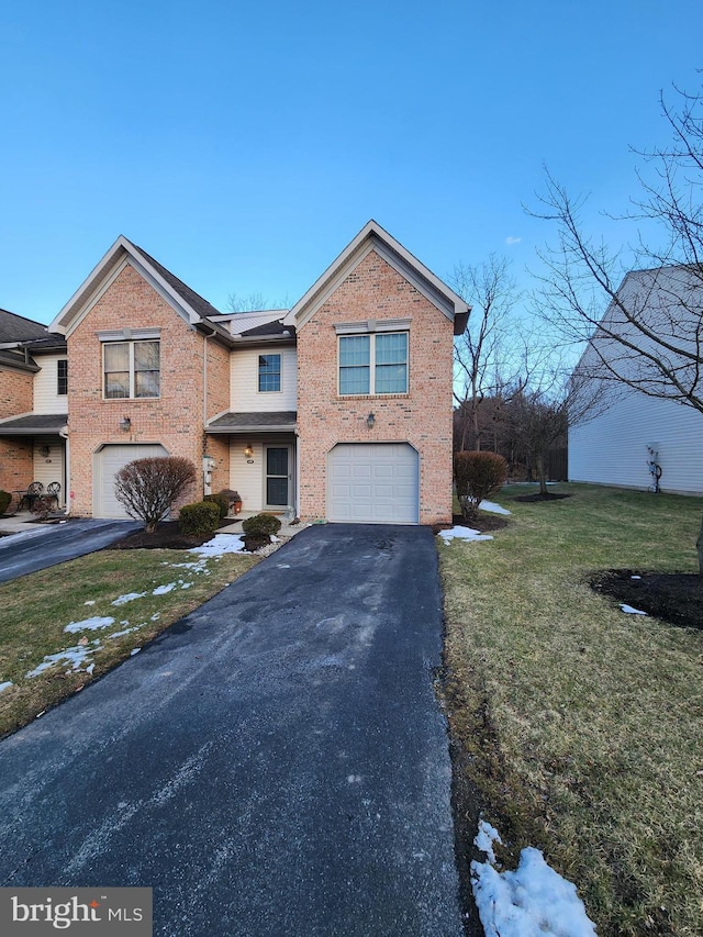 view of front facade featuring a front yard and a garage