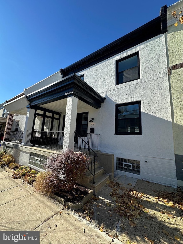 view of front of property with covered porch