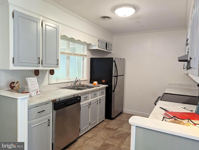 kitchen with stainless steel appliances, gray cabinets, crown molding, and sink