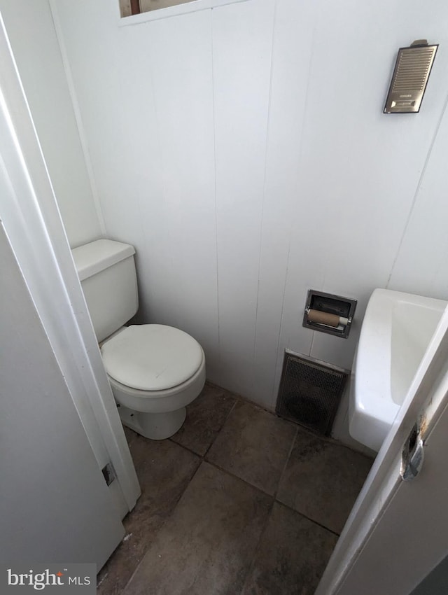 bathroom featuring toilet