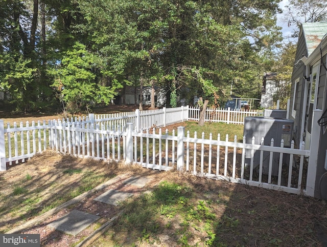 view of yard featuring central AC unit