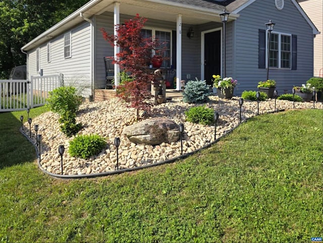 view of front of house with a front lawn