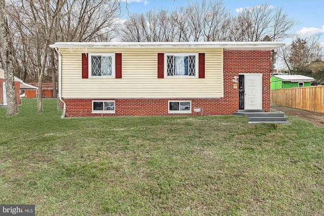 view of front facade featuring a front lawn