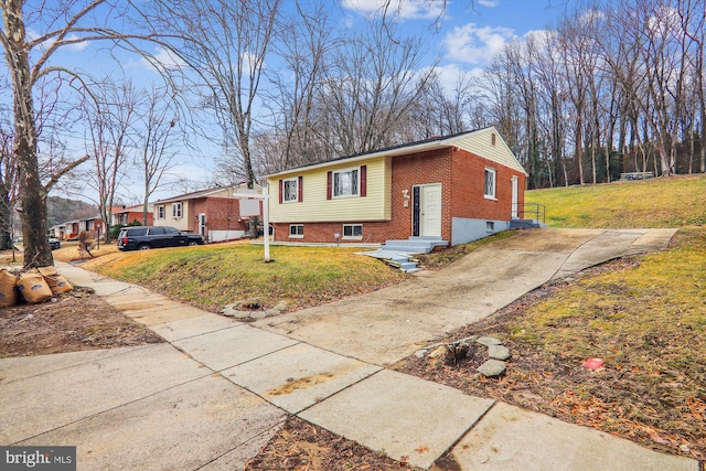 view of front of house with a front lawn