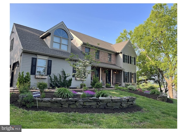 view of front of home featuring a front yard