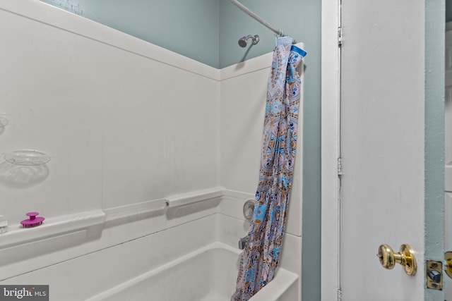 bathroom featuring shower / bath combo with shower curtain