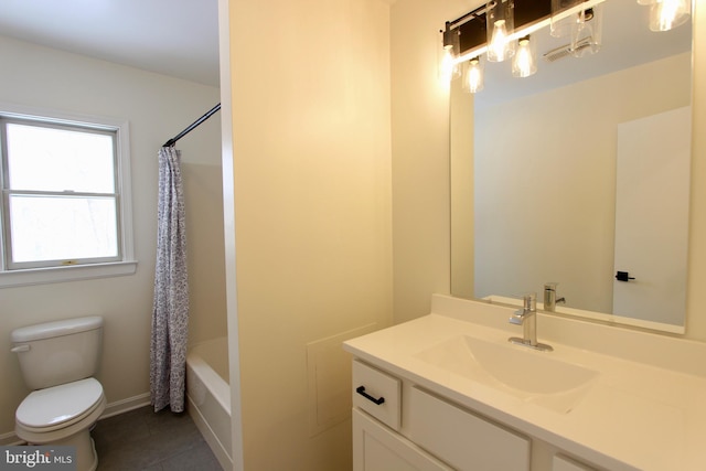 full bathroom featuring shower / tub combo with curtain, vanity, and toilet