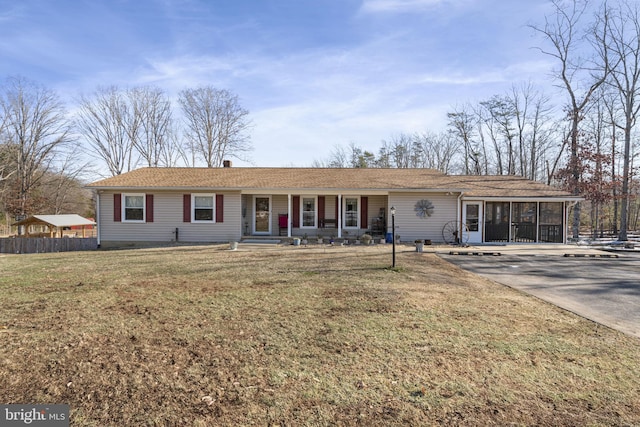 ranch-style home with a front yard