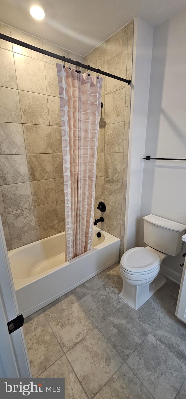 bathroom featuring toilet and shower / bath combo with shower curtain