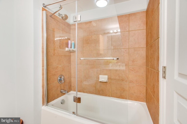 bathroom with combined bath / shower with glass door