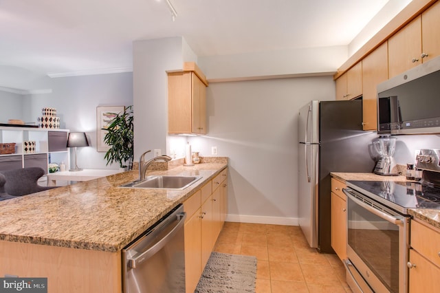 kitchen featuring light brown cabinets, sink, kitchen peninsula, and stainless steel appliances