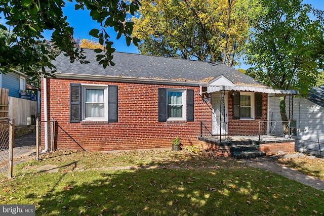 view of front facade with a front yard