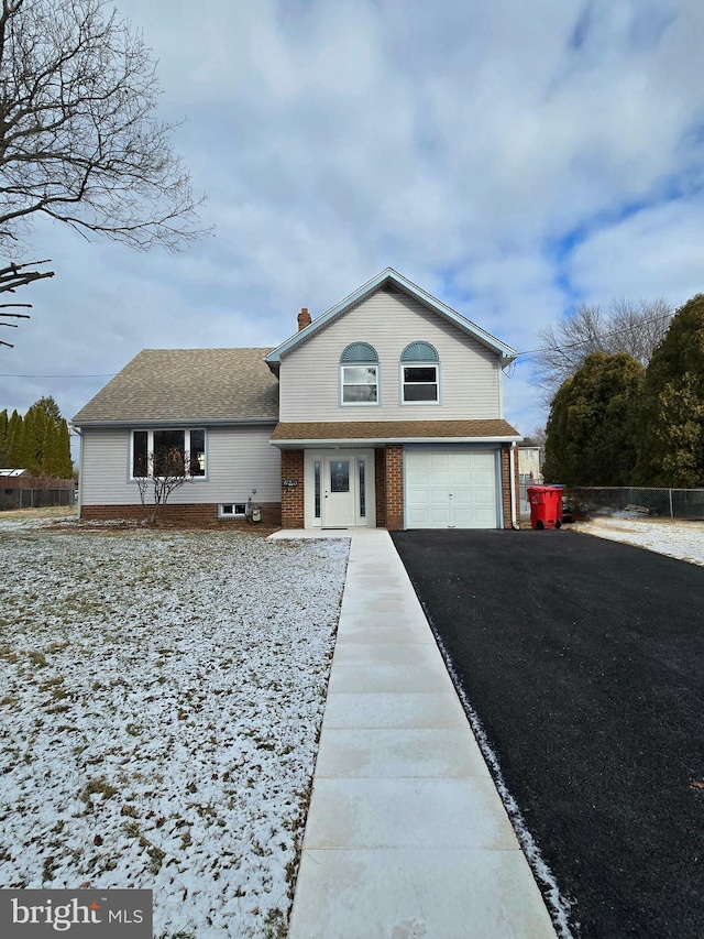 view of front facade featuring a garage