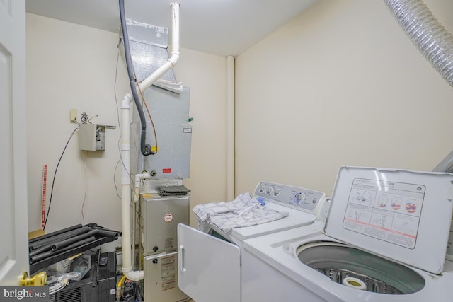 washroom featuring washer and clothes dryer