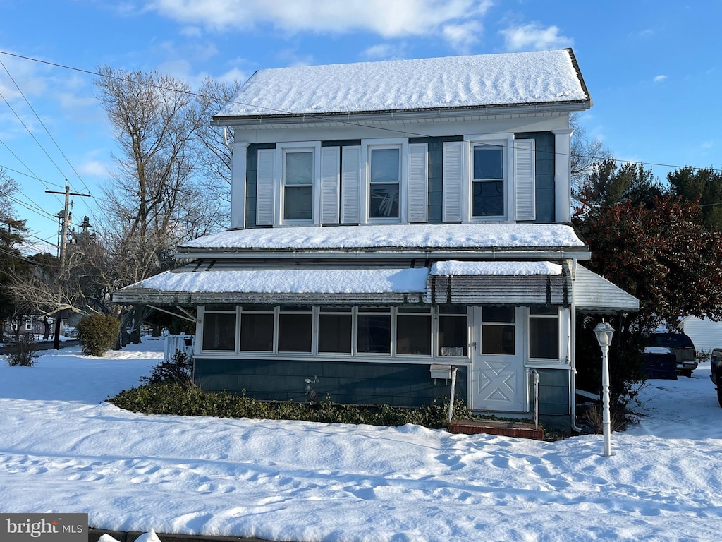 view of front facade