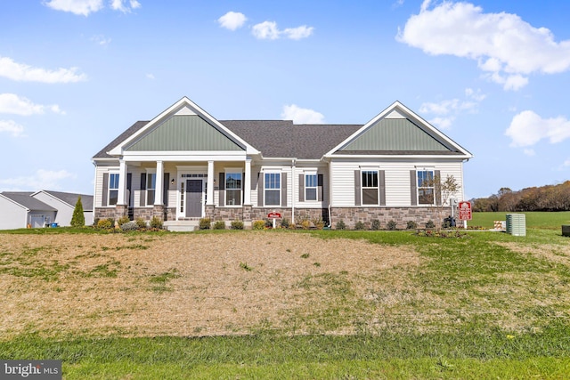 craftsman house with a porch and a front yard