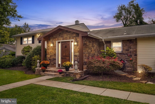 view of front of property with a yard